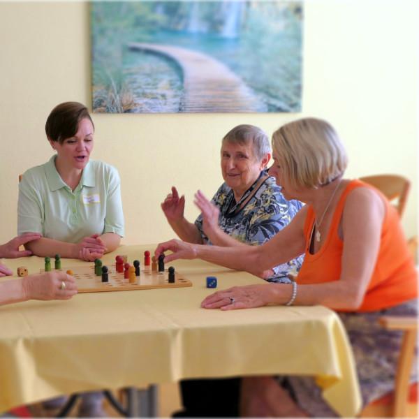 Spielenachmittag im St. Elisabeth Pflegezentrum Senden