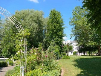 Die Rosenbeete im Garten des Pflegezentrums St. Elisabeth Senden