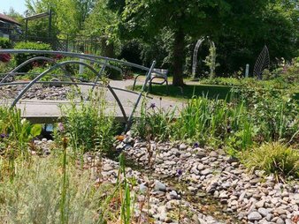 Bachlauf im Garten - St. Elisabeth Pflegezentrum in Senden