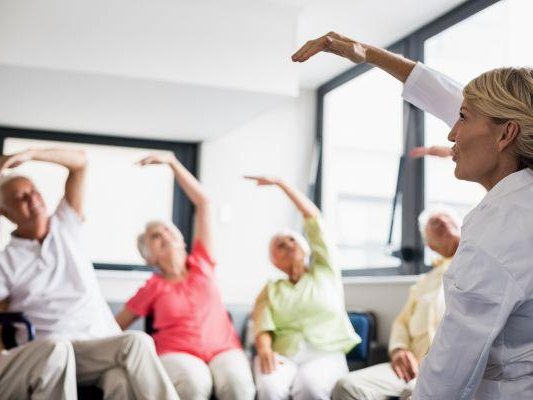 Gymnastik in der Tagespflege St. Elisabeth Pflegezentrum Senden