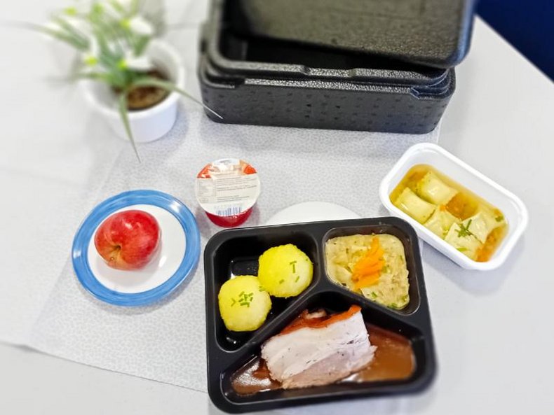 Essen auf Rädern mit Wärmebox _Mahlzeitendiensts St. Elisabeth Senden
